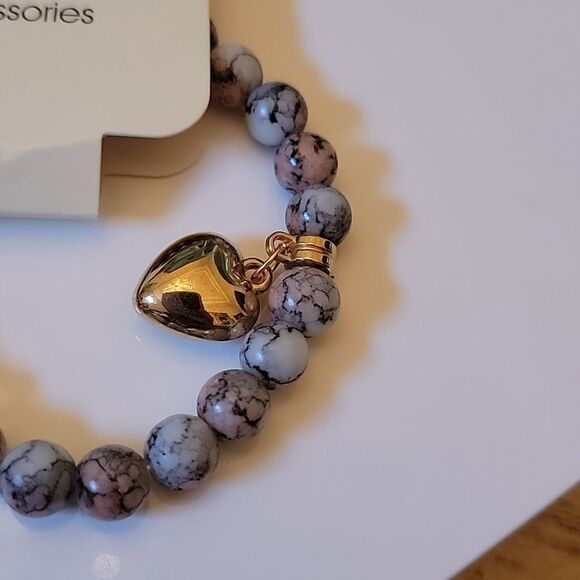 Beaded heart charm braclet NWT 💝 - Picture 2 of 4